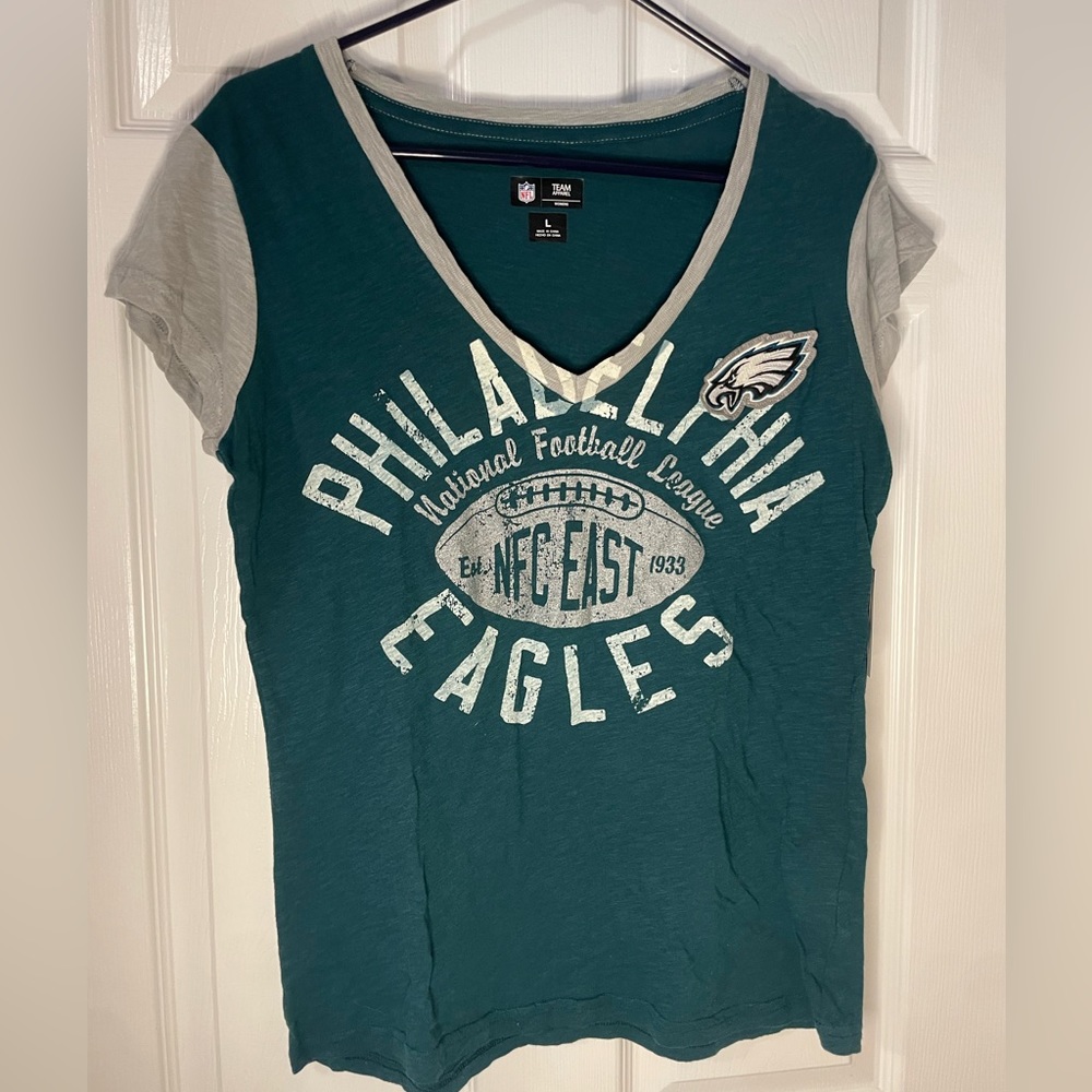 Women’s eagles shirt